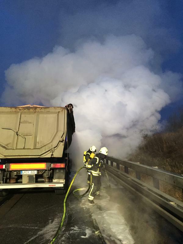 07_12_2016_0722_Lkw_Brand_auf_der_Autobahn-7