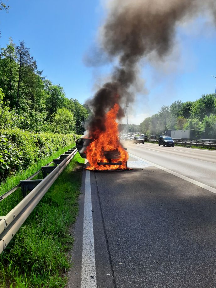 09.05.2024 10:23 Uhr | Brandeinsatz Pkw, A3 Fahrtrichtung Köln (24)