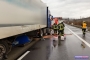 Öl-Alarm nach Lkw-Unfall auf der Autobahn