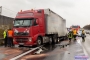 Öl-Alarm nach Lkw-Unfall auf der Autobahn