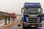 Öl-Alarm nach Lkw-Unfall auf der Autobahn