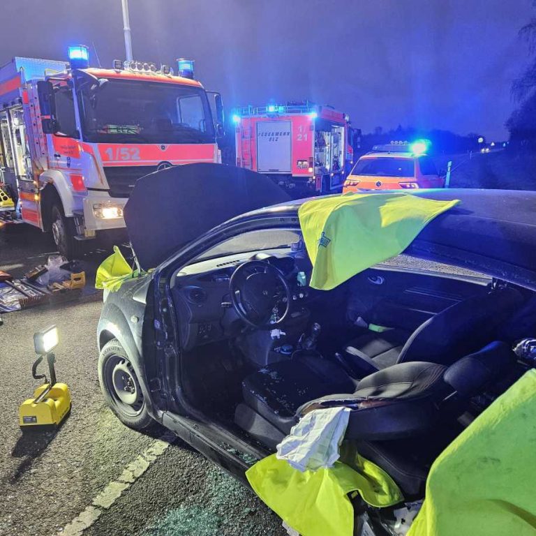 Schwerer Verkehrsunfall auf der B 8 Höhe Industriegebiet