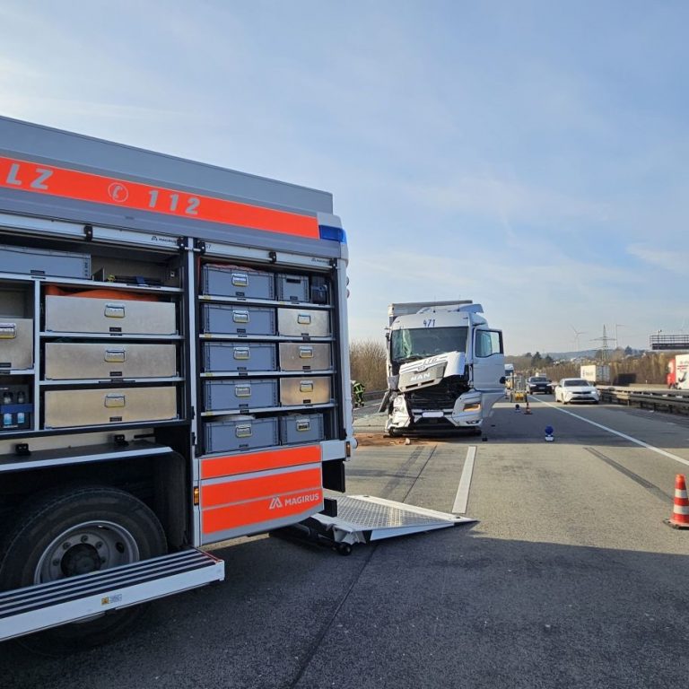 Serienunfall mit drei Lkw auf der Autobahn