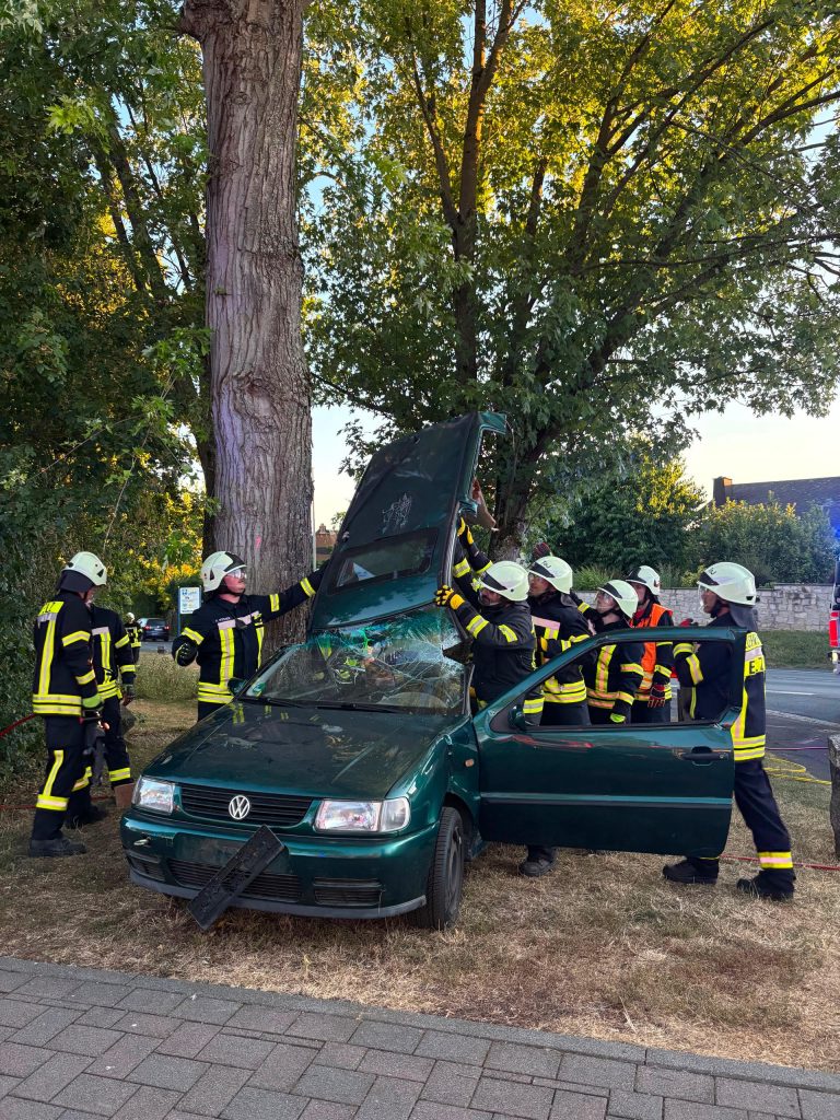 Zugübung Technische Hilfeleistung Verkehrsunfall
