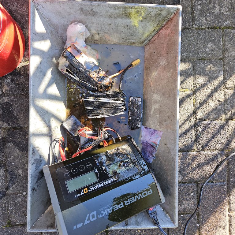 Akkus geraten im Keller in Brand